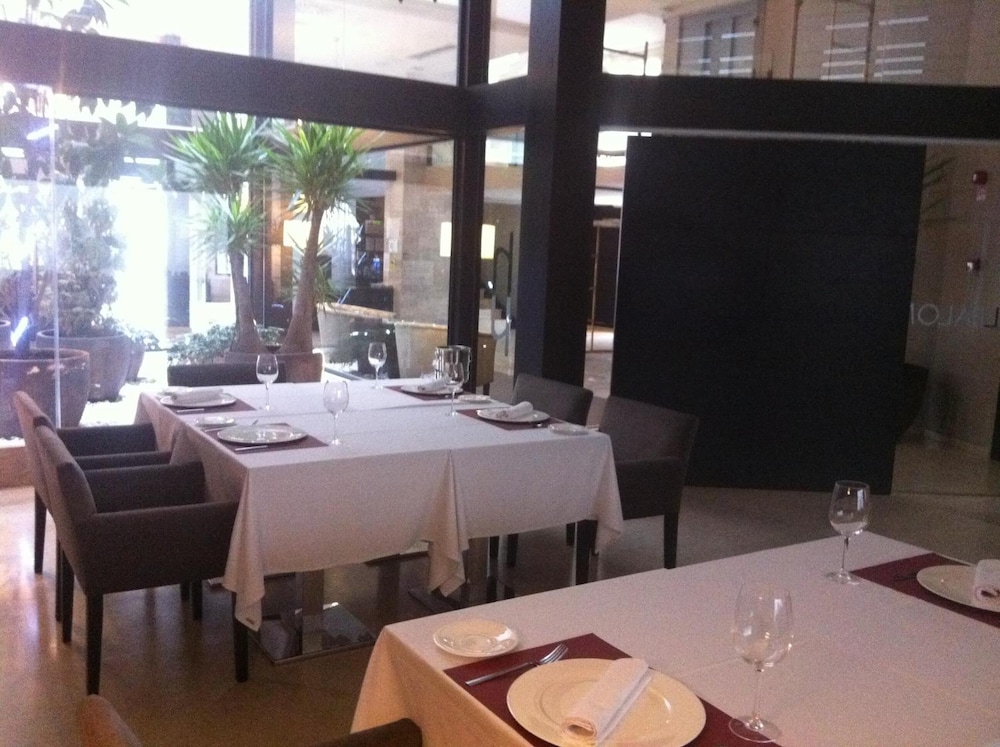 HOTEL PALOMA 24/37