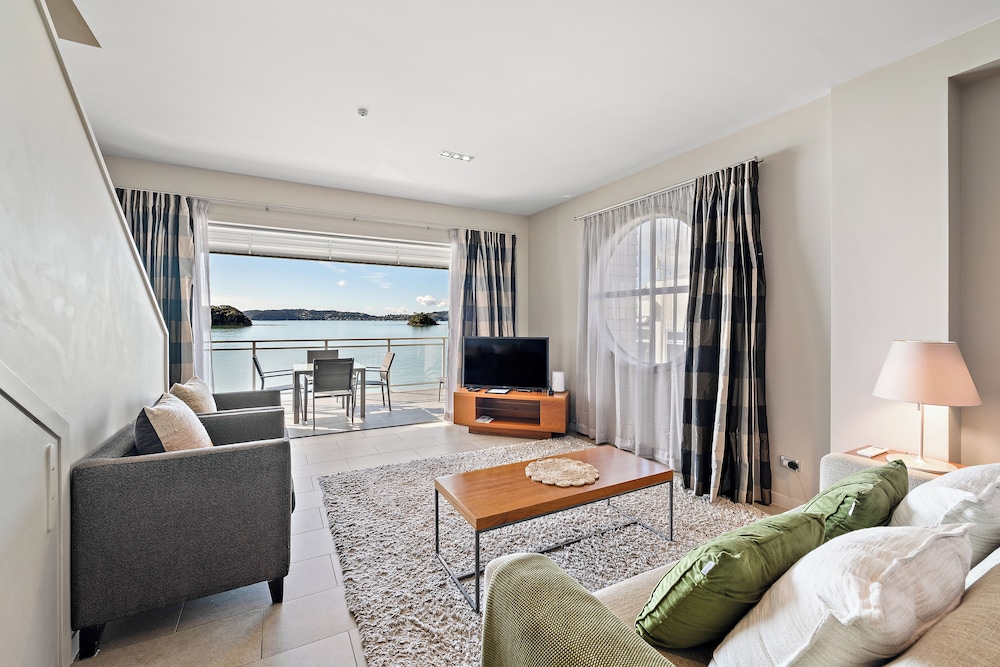 The Waterfront Suites Heritage Collection 20/50