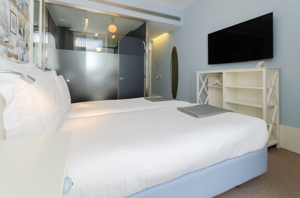 CLASSIC, DOUBLE OR TWIN BED