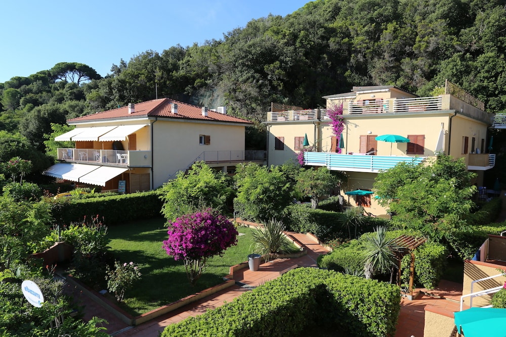 Hotel & Residence Le Acacie 36/50