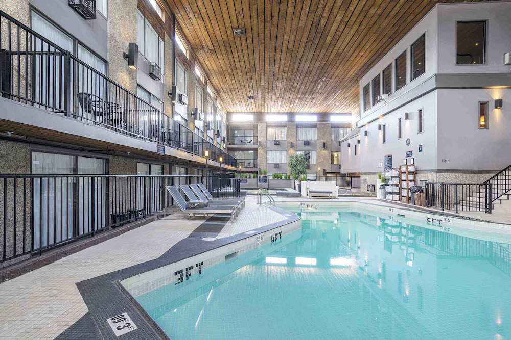 Sandman Hotel Kelowna 2/50