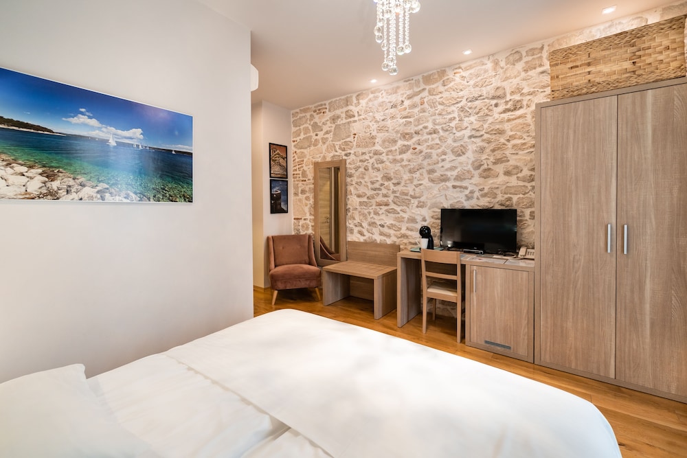 Tifani Luxury Rooms 11/50