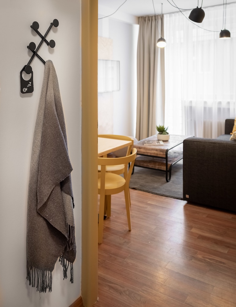 City Leaf Apartments by Adrez Living 14/20