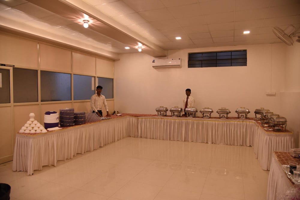 HOTEL GULMOHAR PRIDE 22/31