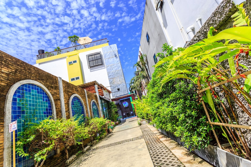 7q Patong Beach Hotel 45/49