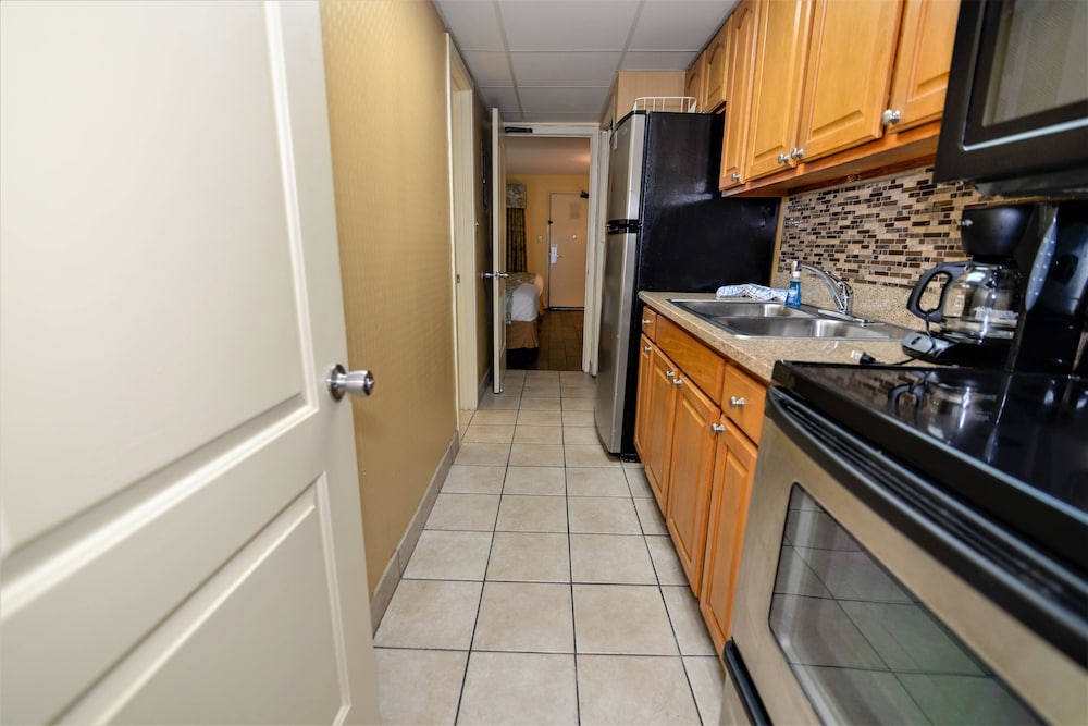 Monterey Bay Suites 24/81