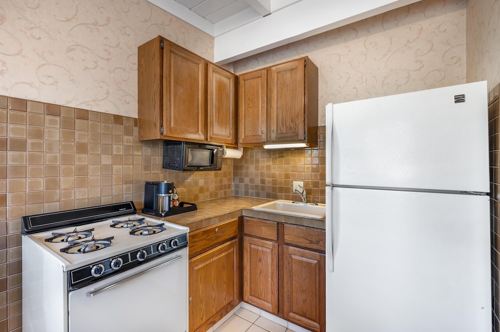 STANDARD, 2 DOUBLE BEDS, KITCHEN
