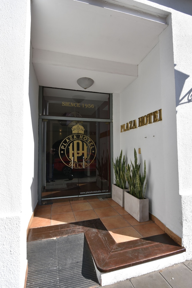 Plaza Hotel 6/50