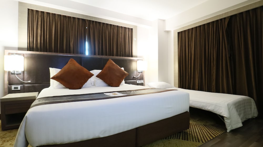 Ramada by Wyndham Bangkok Sukhumvit 11 33/83