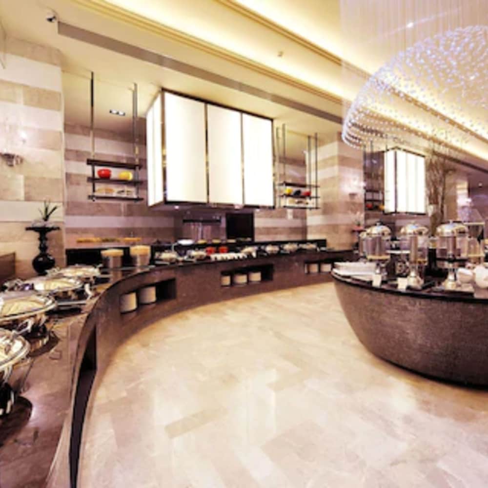 Royal Suites &amp; Tower 7/15