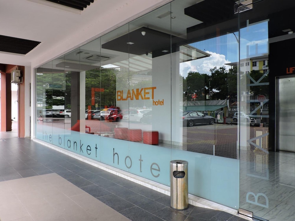 The Blanket Hotel 7/45