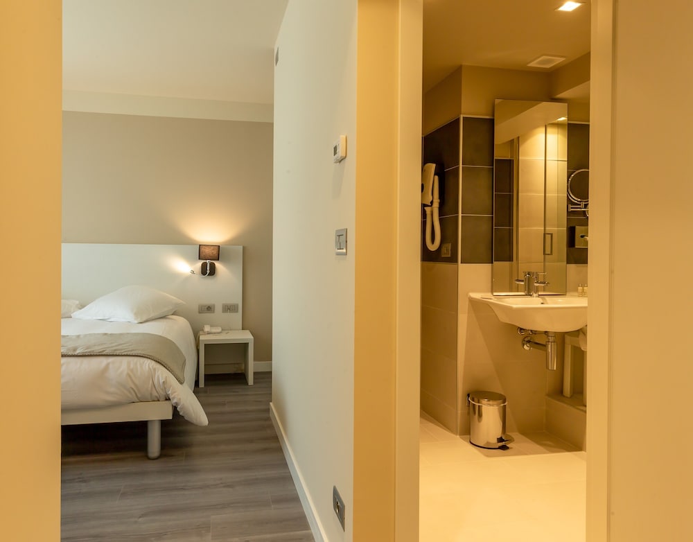 La Dolce Vita Hotel 30/30