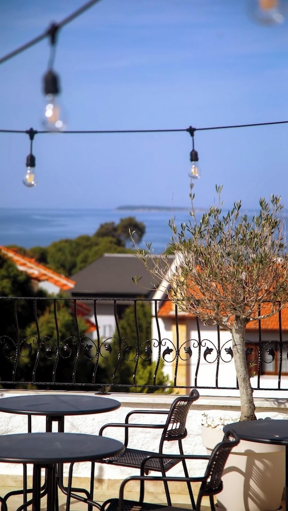 Huzurla Otel 46/50