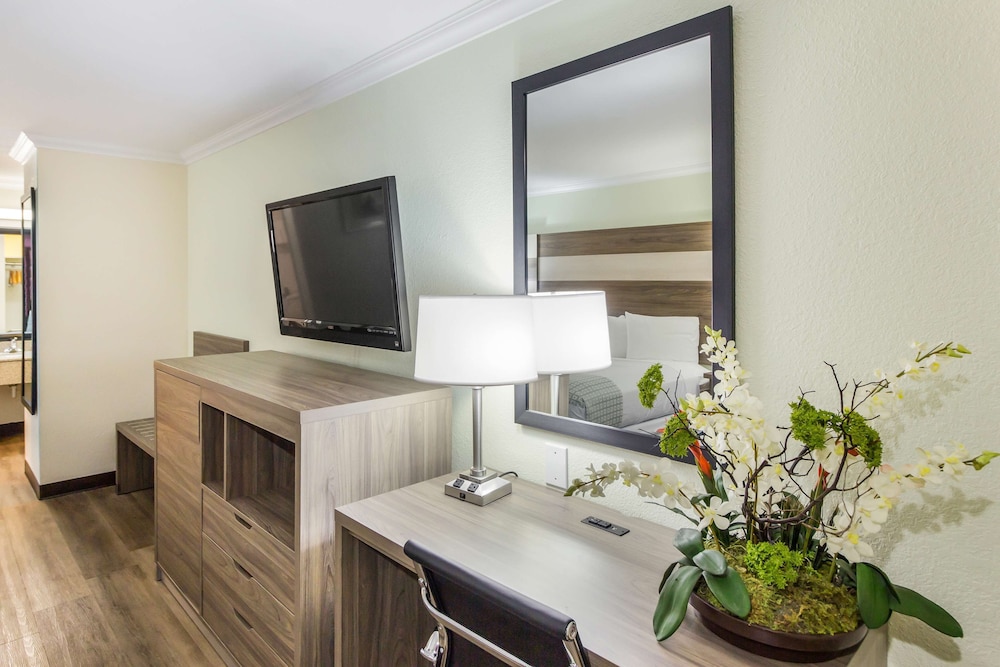 Americas Best Value Inn Columbus, TX 34/41