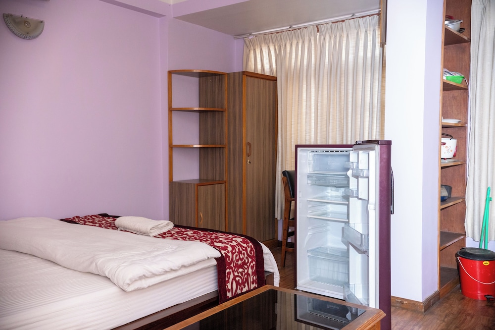 BUSINESS, STUDIO, QUEEN BED, COURTYARD VIEW, SMOKING