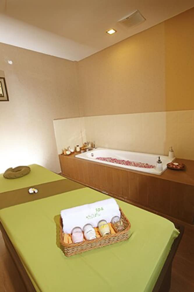 Golden Flower Hotel 18/49
