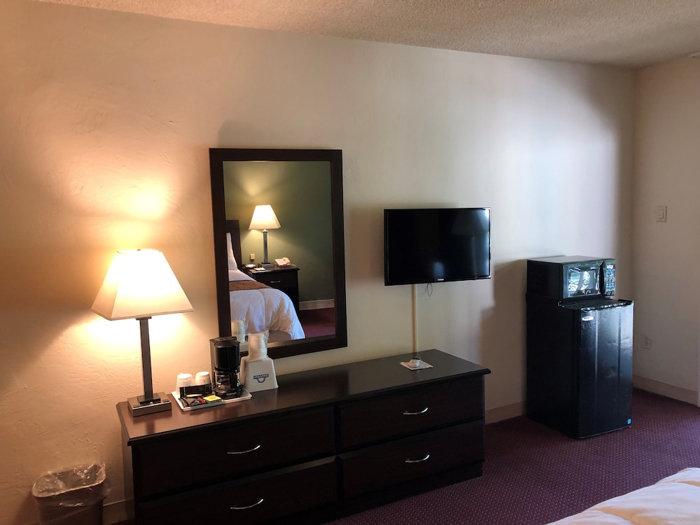 Days Inn by Wyndham Novato/San Francisco 37/50