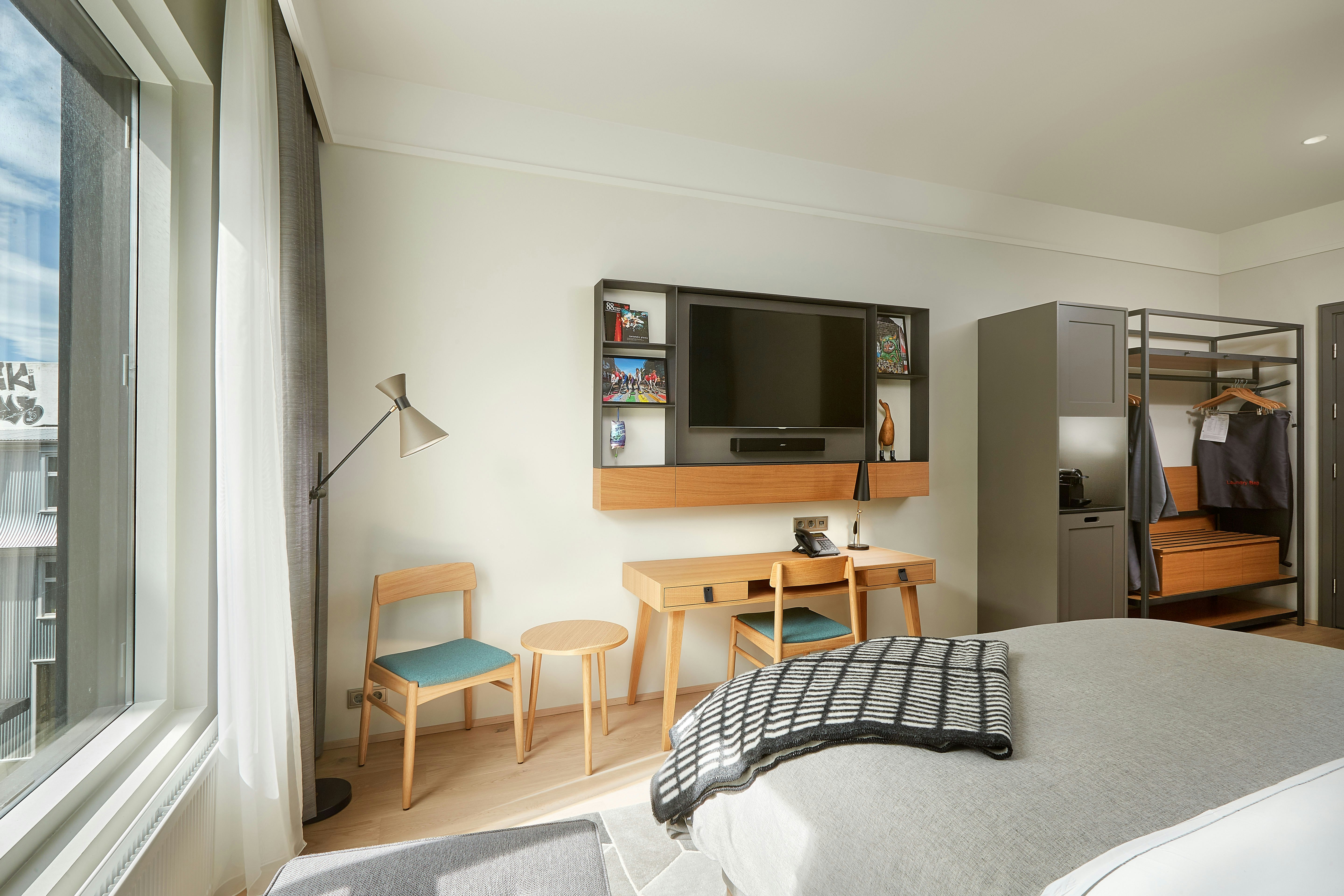 ROOM, KING BED