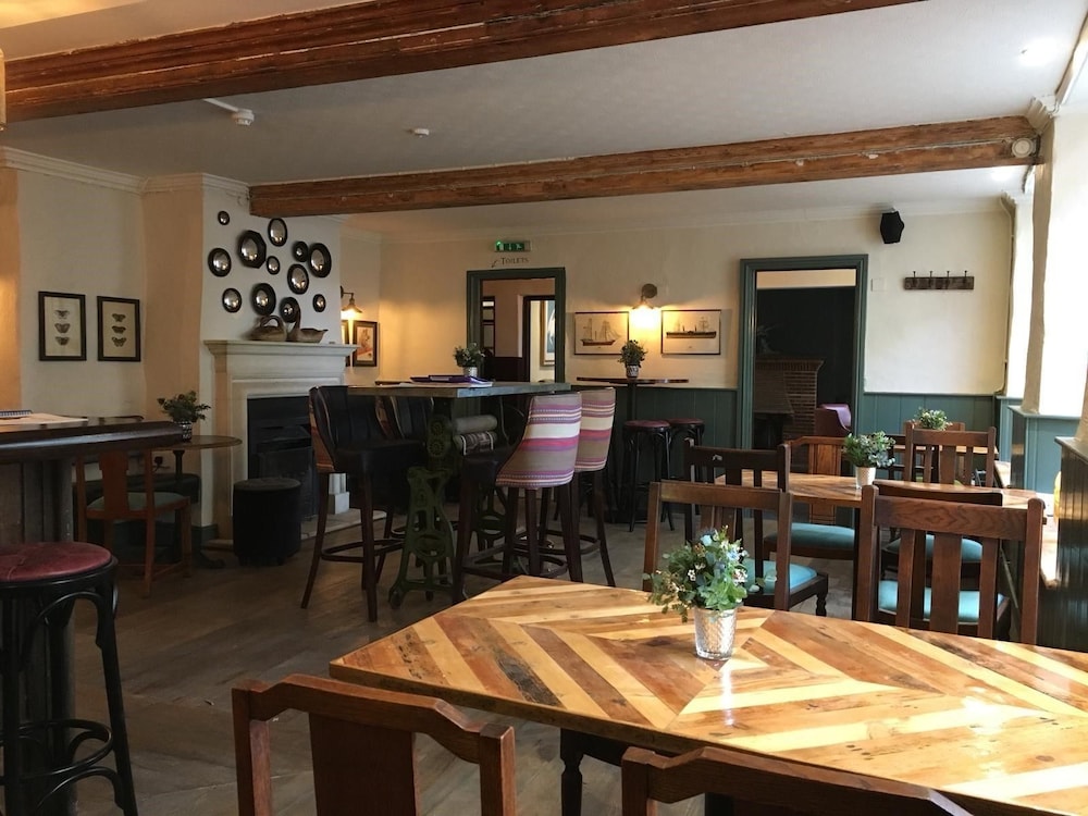 THE WHITE HART HOTEL 39/48