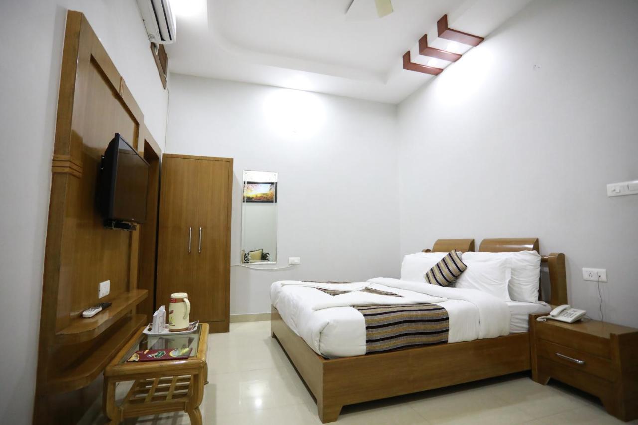 HOTEL KRISHNA JI 40/67