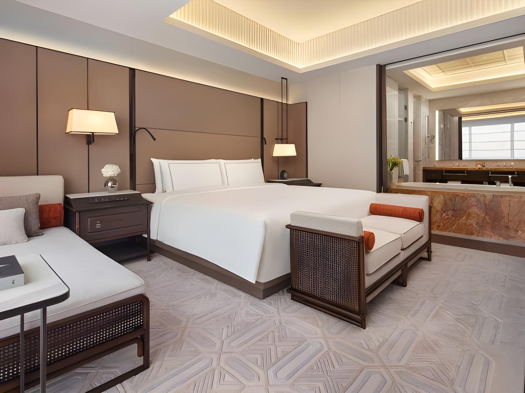 Specialty, Suite, King Bed