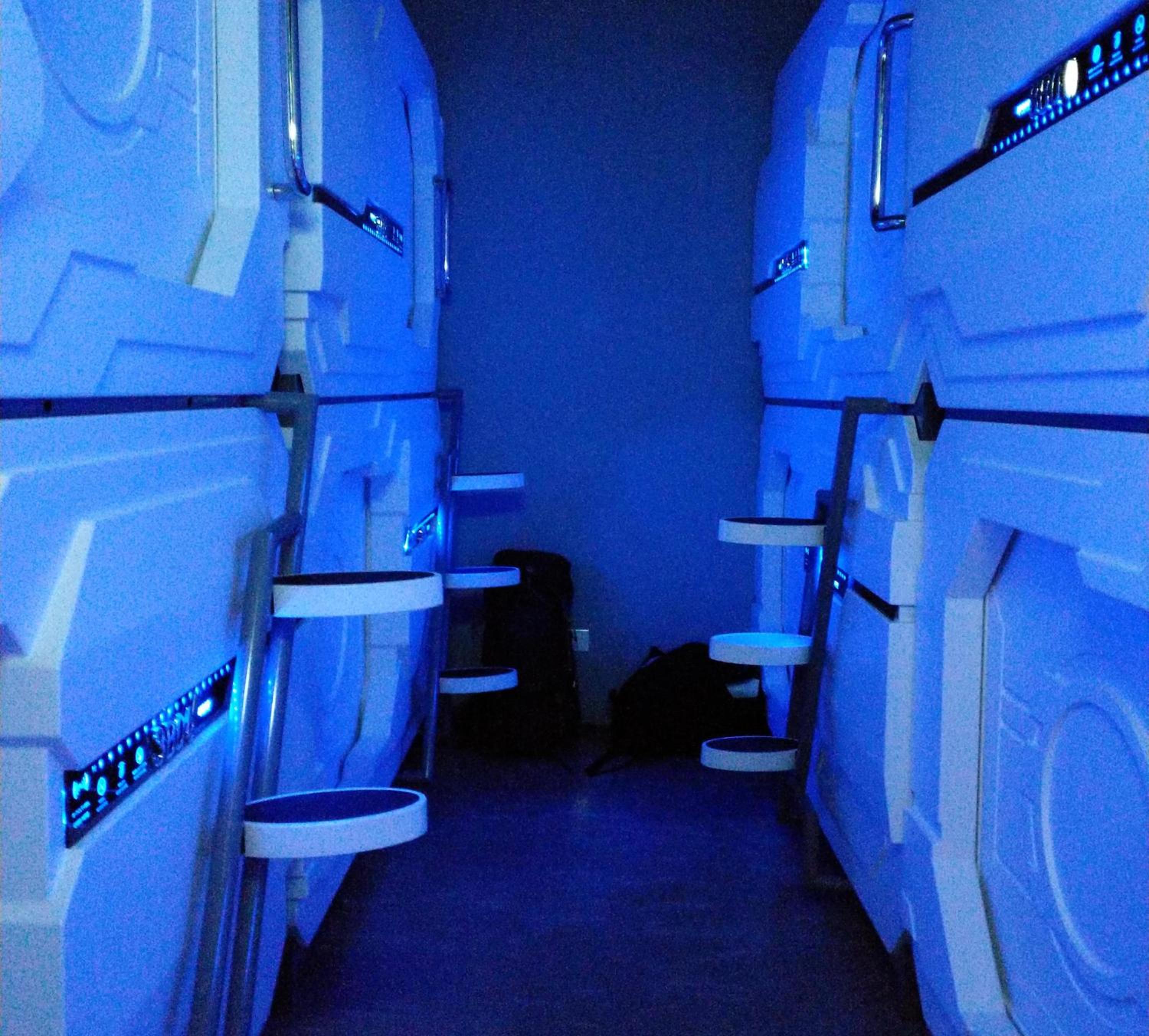 Capsule, Mixed Dorm, Single