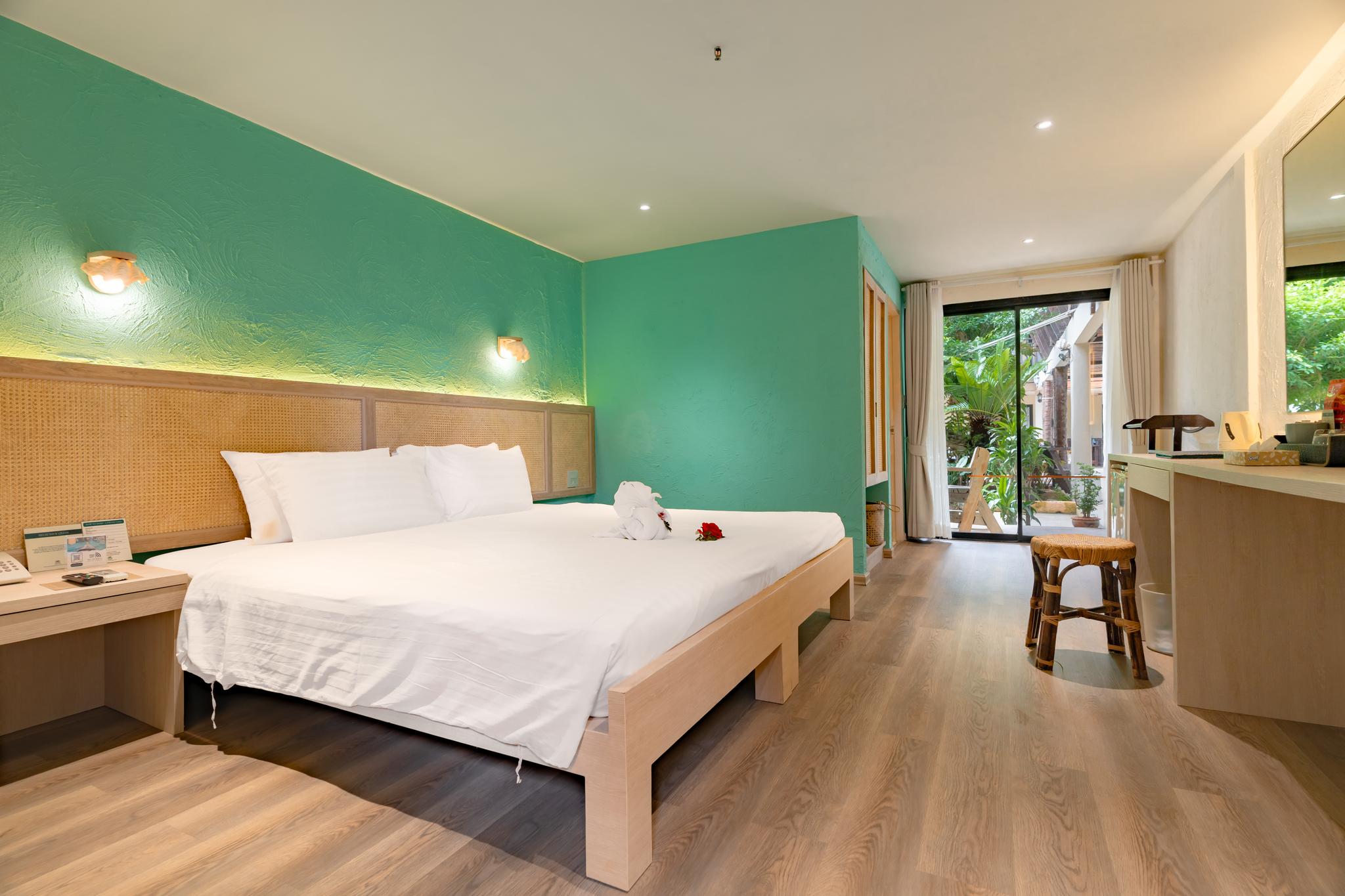 Room, Pool Side, Ground Floor
