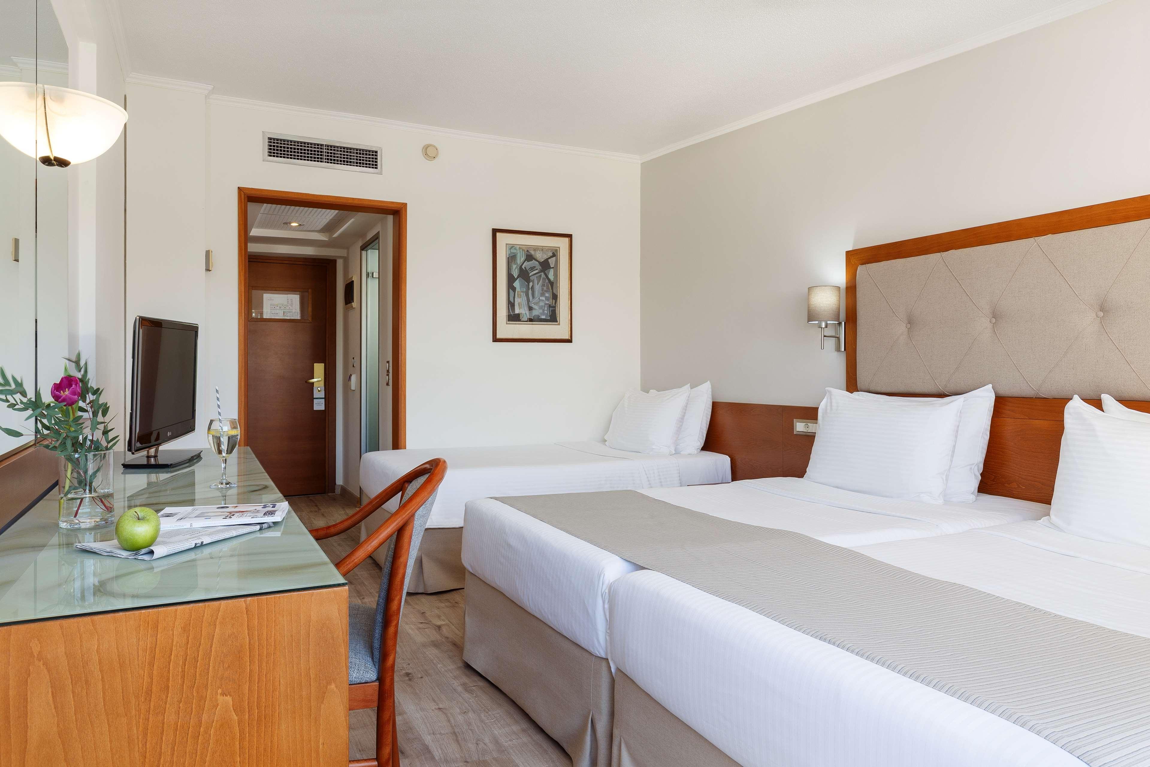 Room, Quadruple