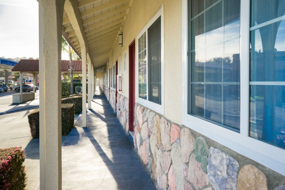 Travelers Inn 5/41