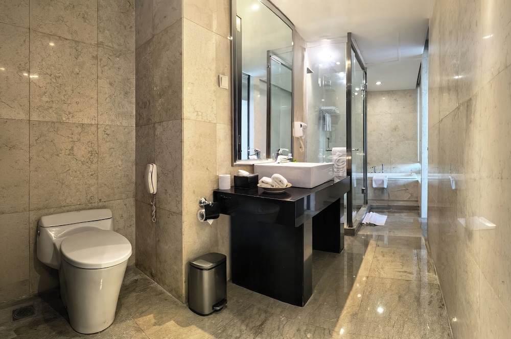 Hotel Grand Candi Semarang 70/71