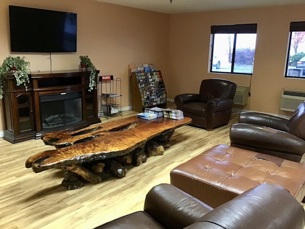 Super 8 By Wyndham Spokane/West 17/23