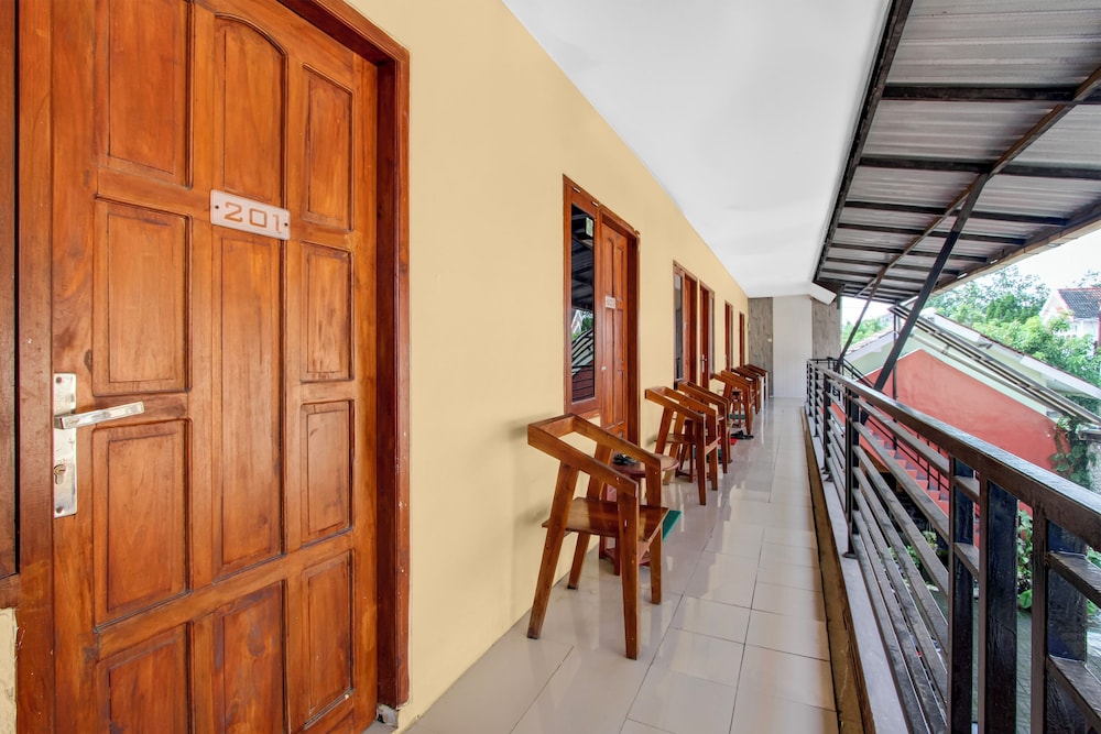 Hotel O near UGM formerly Bayang Brothers Guest House 37/55