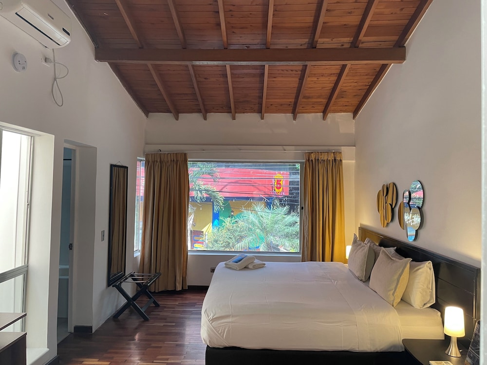 Hostal Lleras Calle 8 20/49