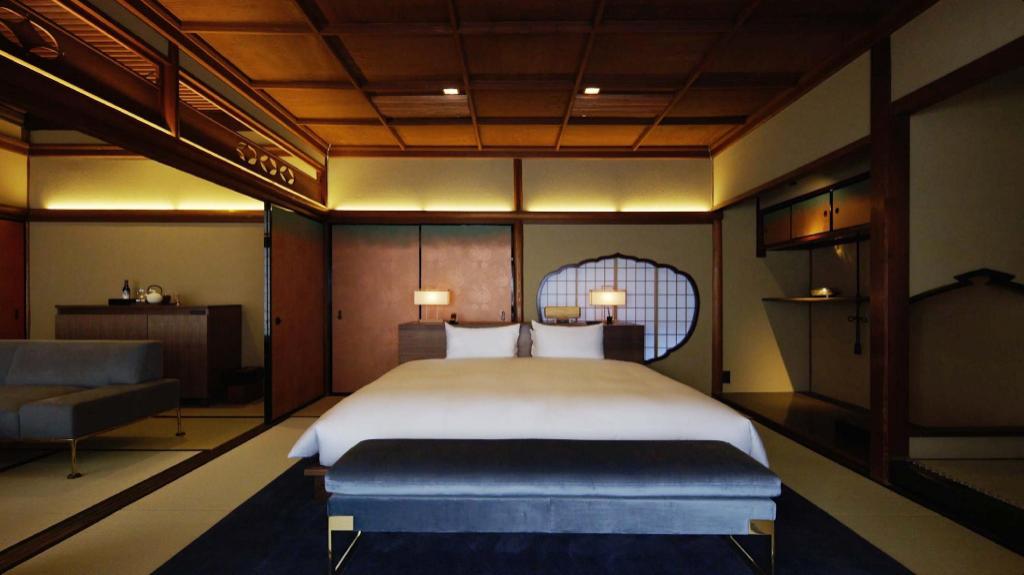 Hollywood, King Bed