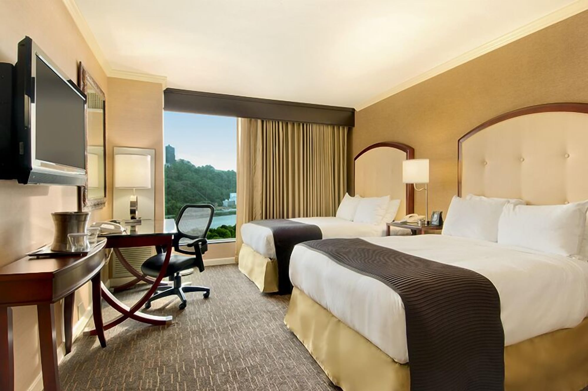 جناح بسريرين مزدوجين بغرفة نوم واحدة، Wyndham Grand Pittsburgh Downtown 2/3