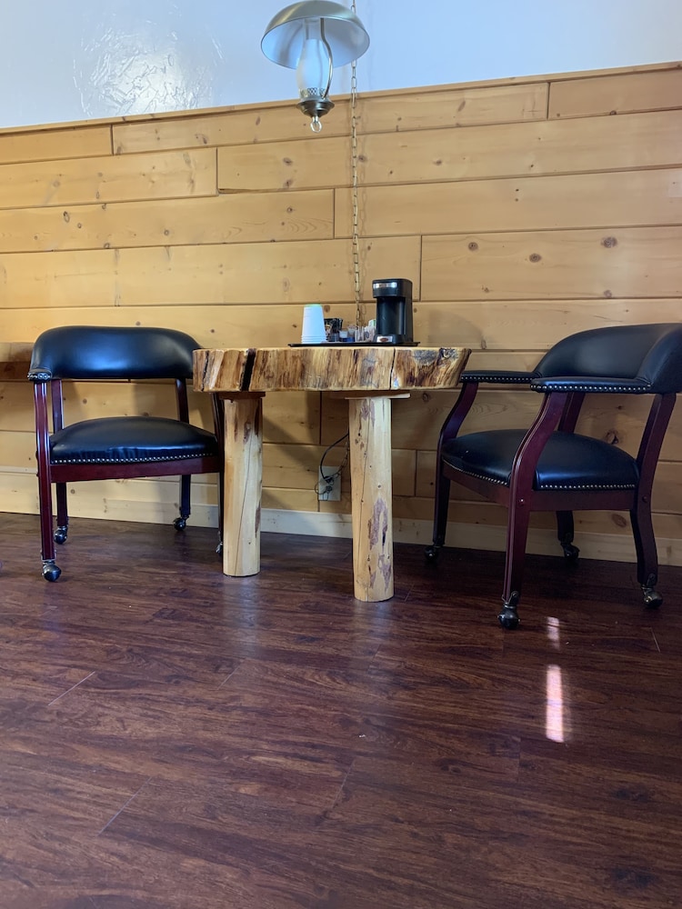 Chinook Winds Motel 50/76