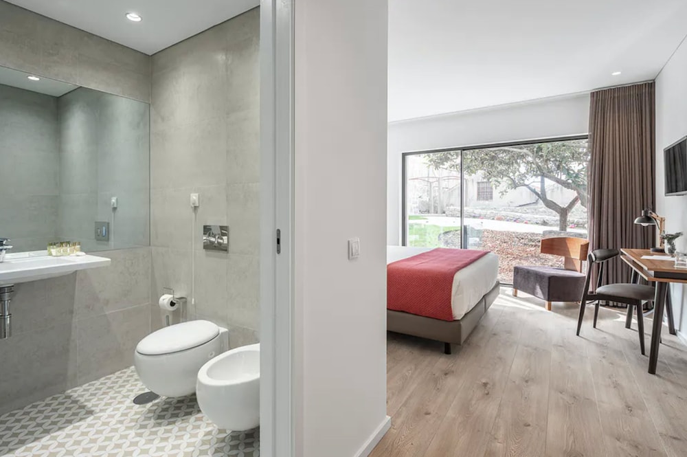Caleway Hotel 36/37
