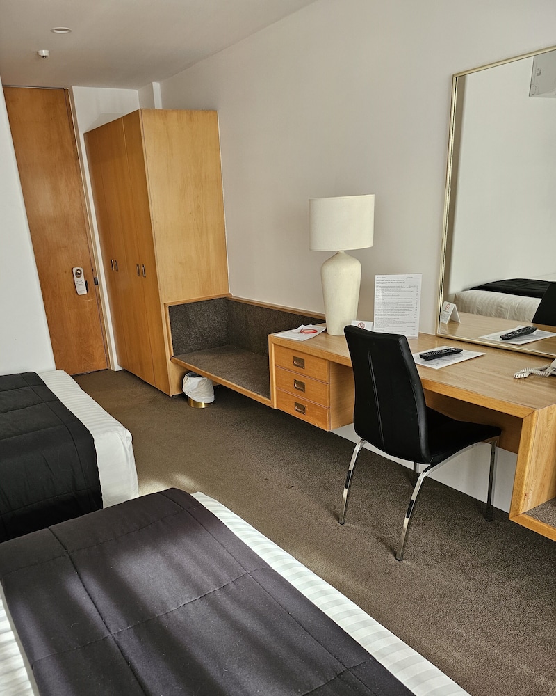 Auto Lodge Motor Inn 49/58