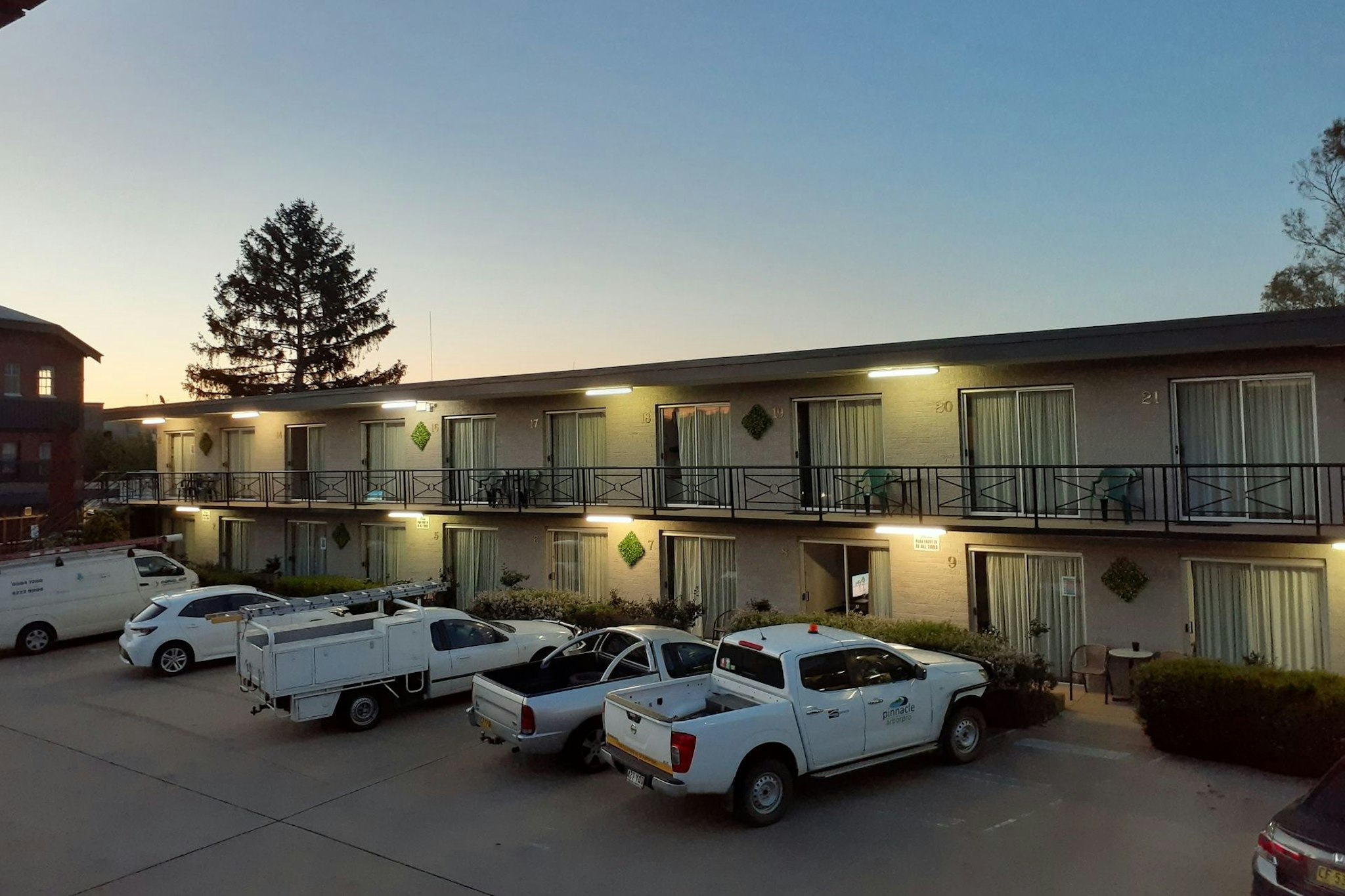 Crest Motor Inn 35/39