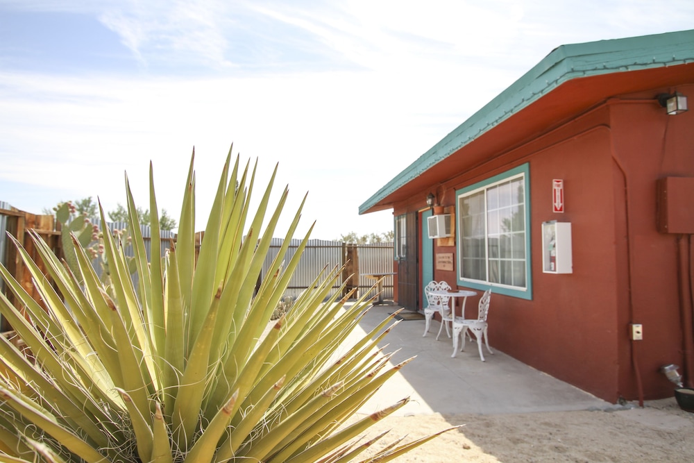 Harmony Motel 4/50