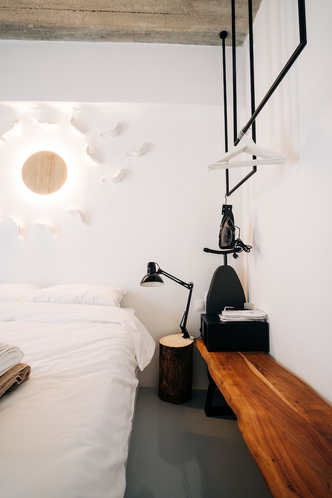Mesanto Luxury Suites 26/50
