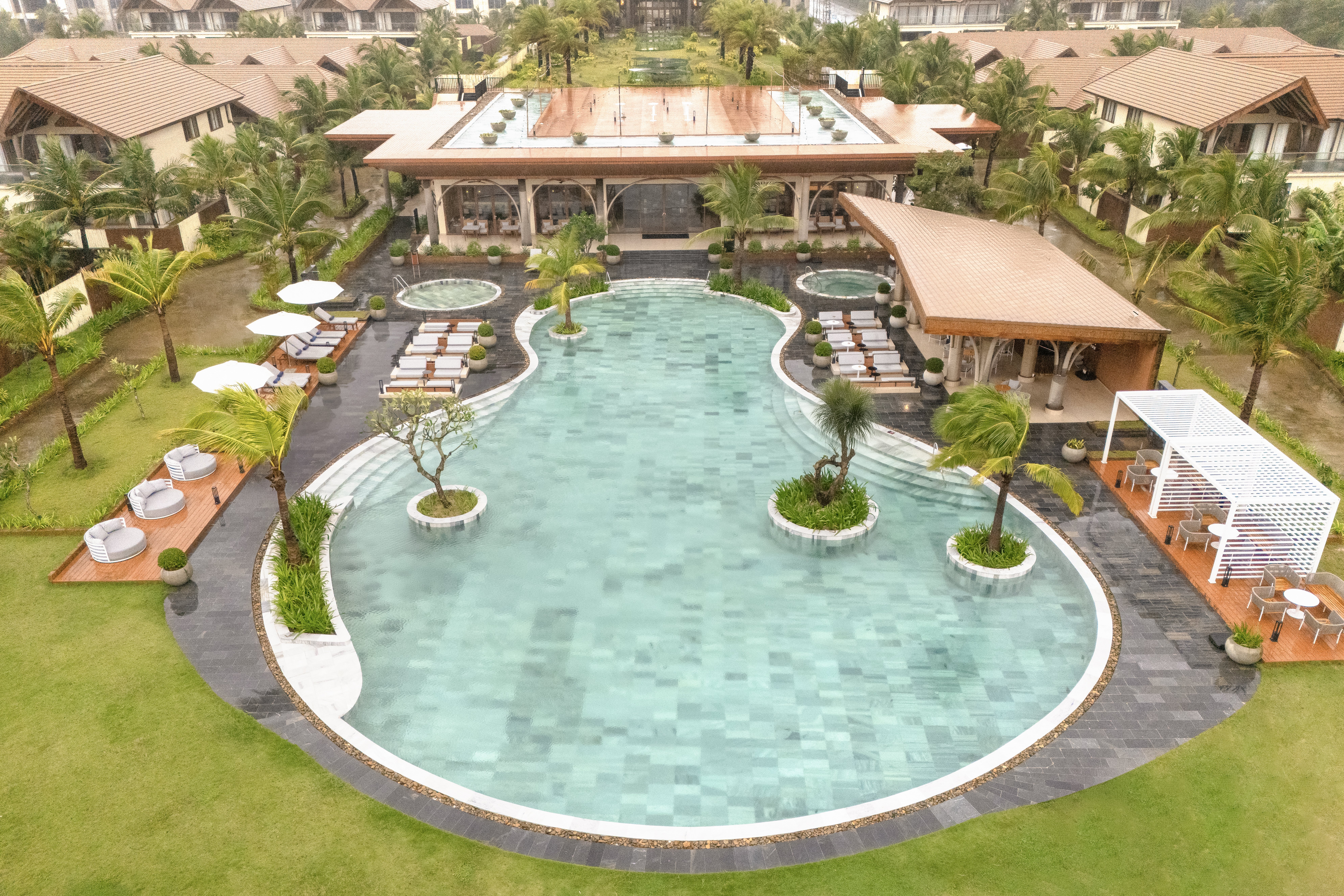 Bao Ninh Beach Resort 80/85