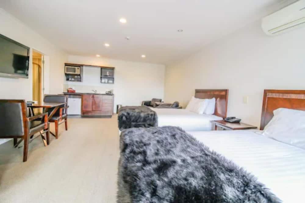 Aotea Motor Lodge 6/35