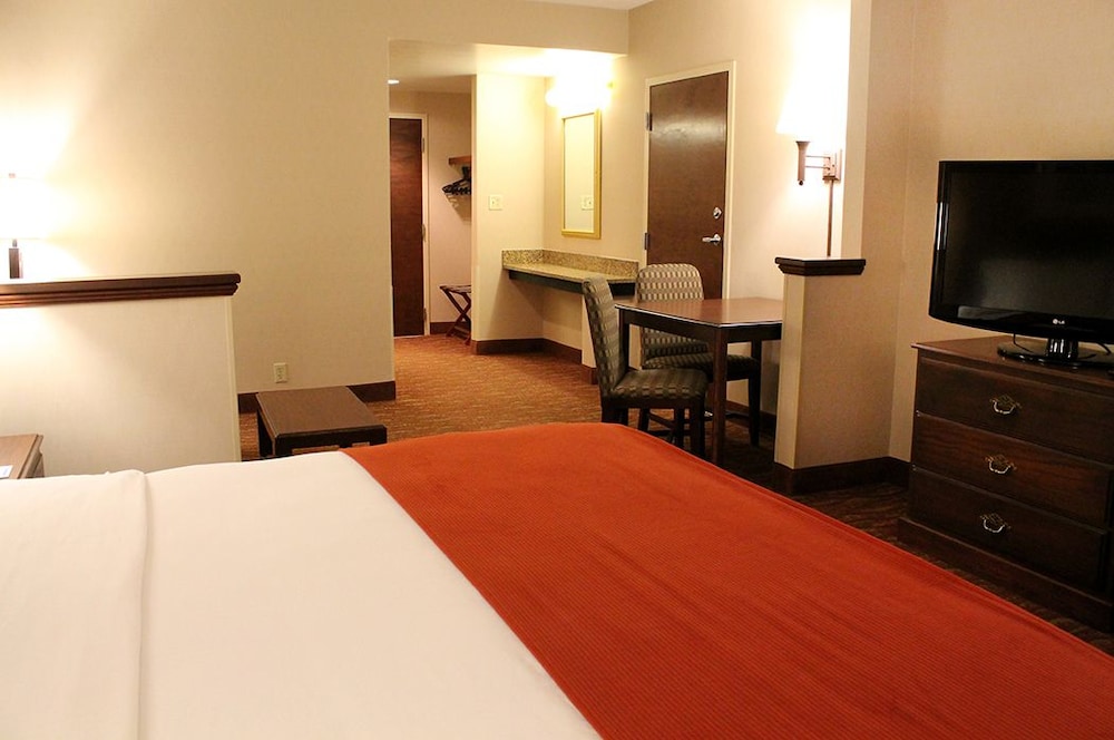Auburn Place Hotel &amp; Suites - Paducah 5/26