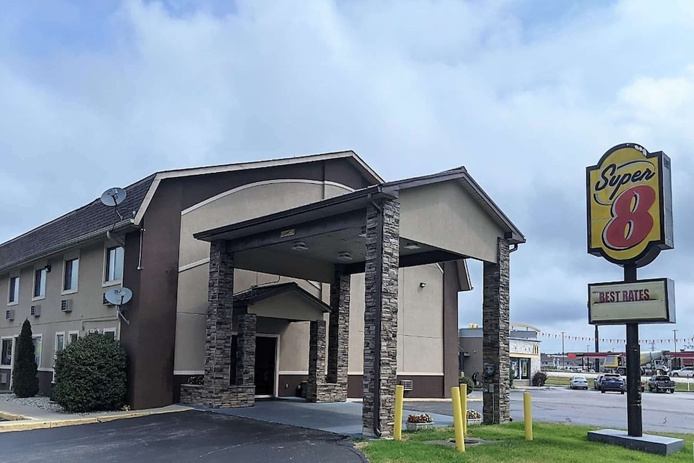 Super 8 By Wyndham Shelbyville 1/25