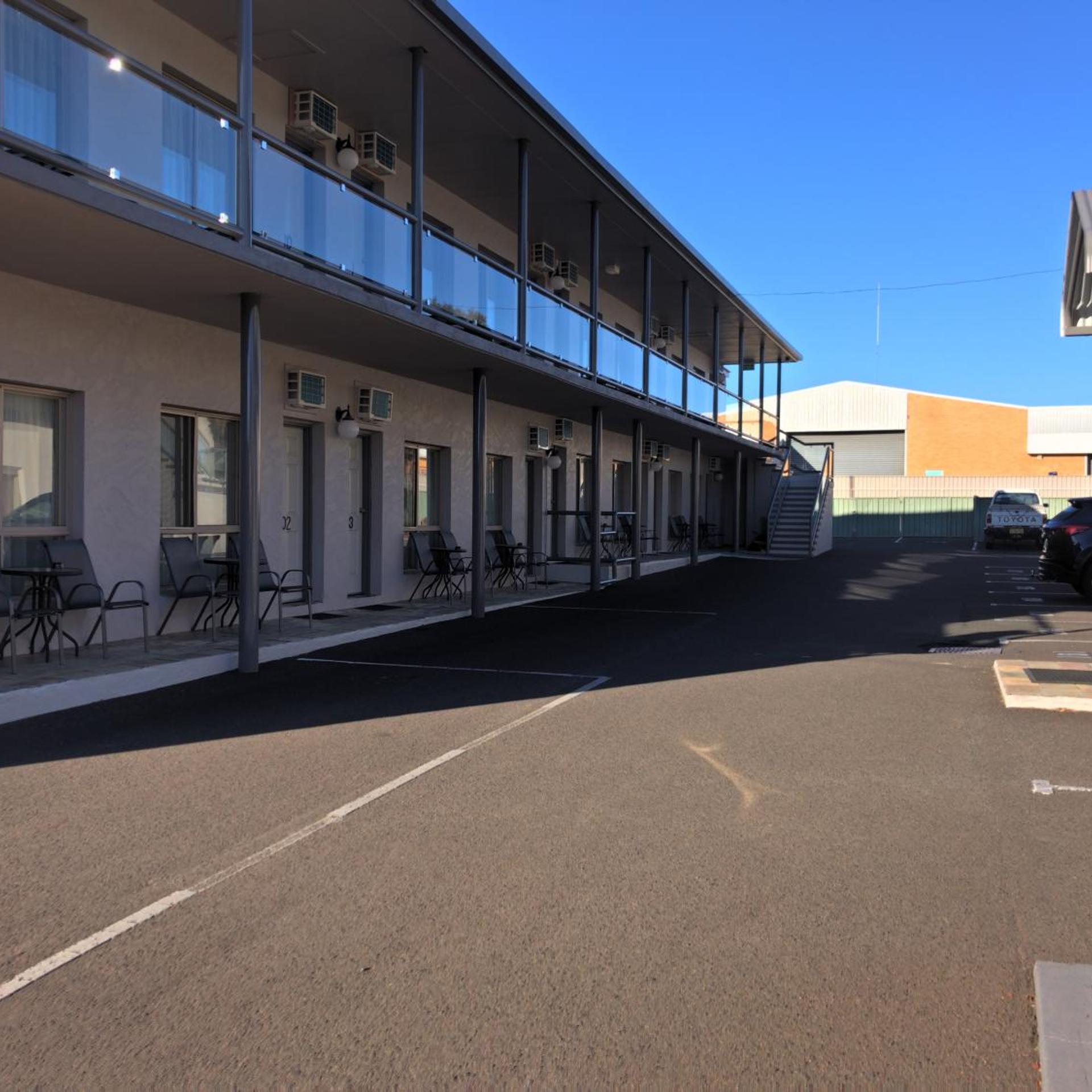 NEW ENGLAND MOTOR INN 34/40