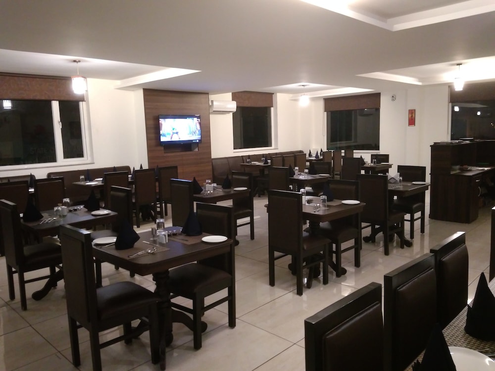 Hotel Holiday Hill 36/50