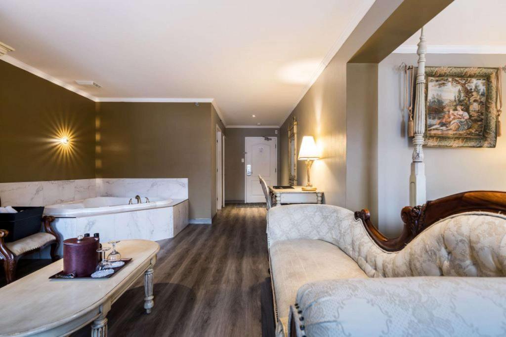 Upgrade, Suite, Queen Bed، St Christophe Hotel Spa Ascend Hotel Collection 2/4