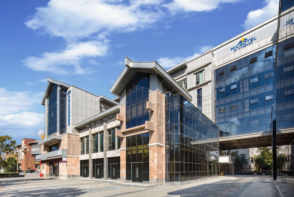 Microtel by Wyndham Lijiang 19/20