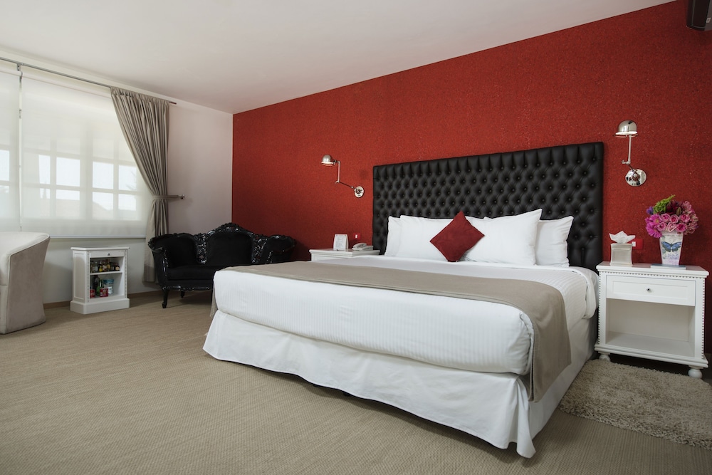 Casa Bonita Hotel and Luxury Residence 20/50